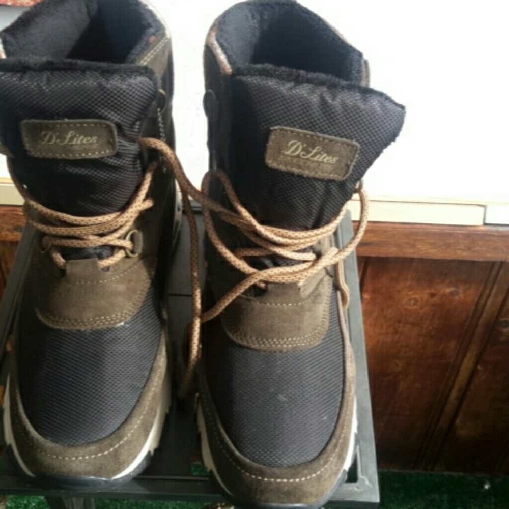 Skechers genuine leather and textile boots